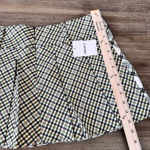 Forever 21. Size Large - Picture 11 of 14